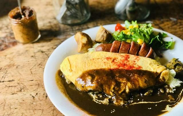 オムカレーの有名店は絶品！
