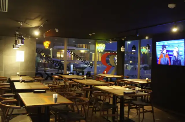 R Niseko Pizzeria
