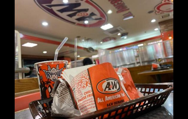 沖縄名物のハンバーガーです!