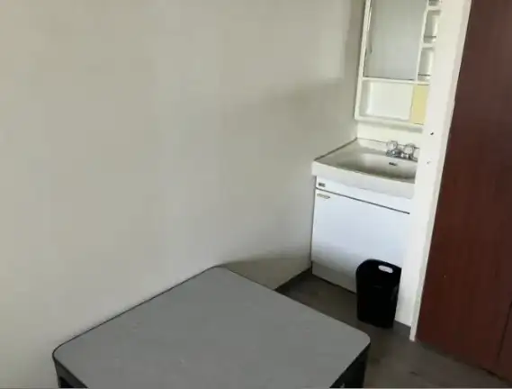 お部屋の中に洗面台もあります♪