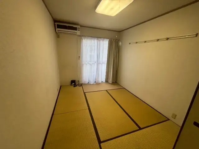 男性寮は畳になります（6畳）