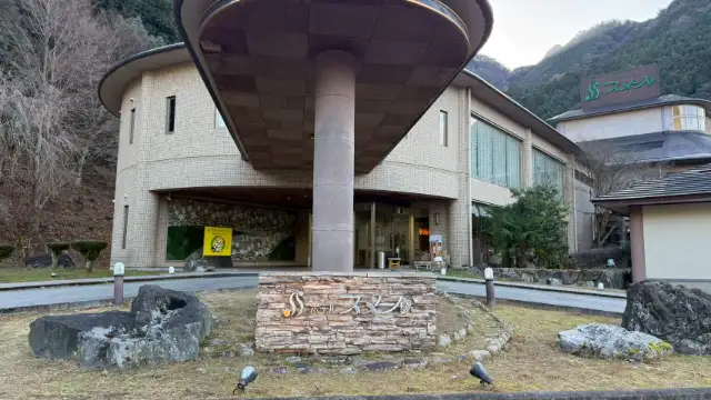 松阪わんわんﾊﾟﾗﾀﾞｲｽ森のﾎﾃﾙｽﾒｰﾙ