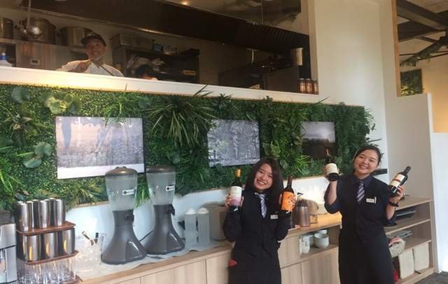 ｱﾙﾃｯﾂｧ・ﾄﾏﾑ　　ｶﾏﾛ・ｽﾃｰｷﾀﾞｲﾅｰ