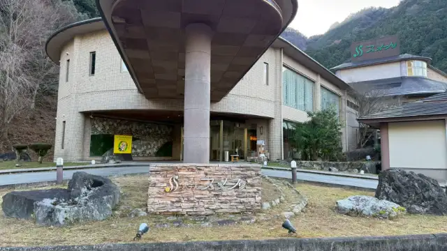 松阪わんわんﾊﾟﾗﾀﾞｲｽ森のﾎﾃﾙｽﾒｰﾙ