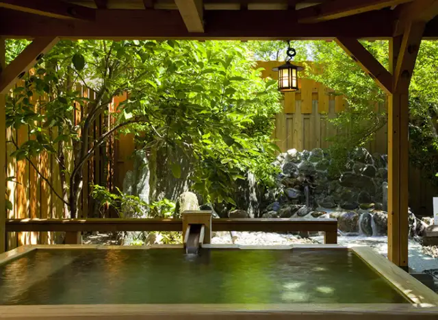 木造りの宿　橋津屋