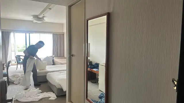 1フロアの客室を時間内に仕上げます