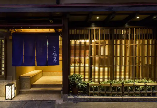 木造りの宿　橋津屋