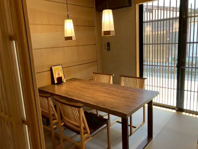 木造りの宿　橋津屋