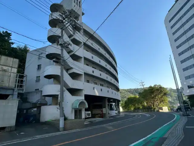 ホテルの目の前が寮です！