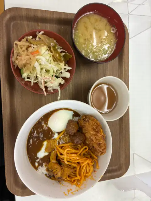 まかない三食付き!