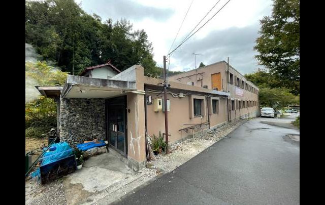 寮の外観　古いですが、整理されてます。