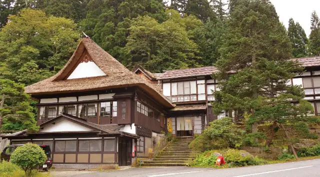 湯滝の宿 西屋