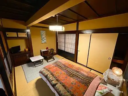湯滝の宿 西屋